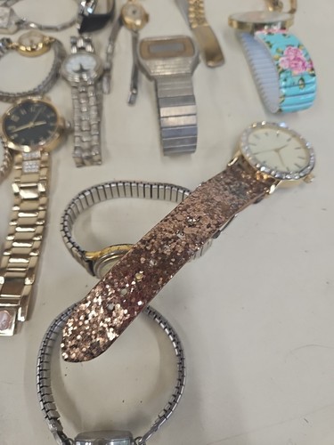 Gran lote de relojes/piezas vintage. Timex, STAREX, JORDACHE, ETC. 7 libras. GJ1 - Imagen 9 de 24