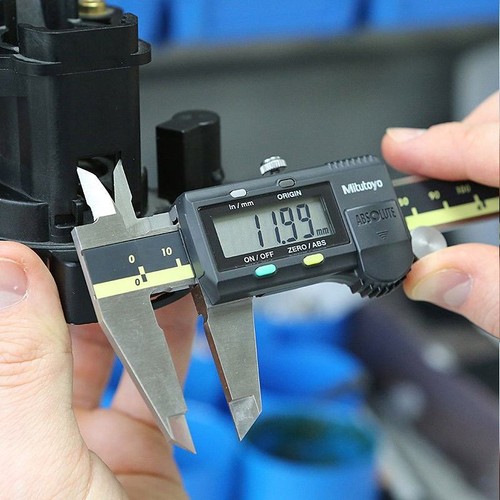 Mitutoyo Digital Caliper Standard 500-196-30 0-150mm 0-6\" Absolute AOS Digimati - Picture 6 of 11