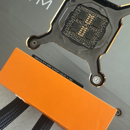 MSI GeForce RTX 4090 SUPRIM LIQUID X 24GB GDDR6X Graphics Card - Bild 8 von 19