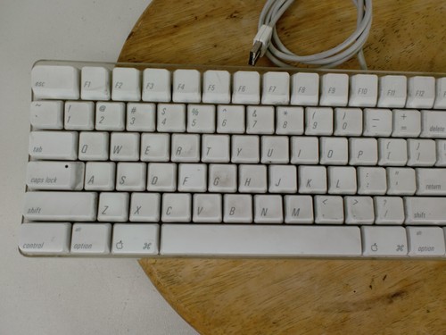 Apple A1048 Wired USB Keyboard Full Size Numeric Keypad Mac Desktop Keyboard Key - Picture 3 of 8
