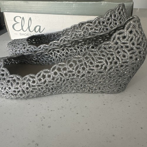 Savannah Collection Women's Silver Glitter Sandals Size 6 - Picture 6 of 8