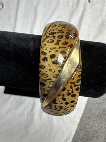 Retro 80er Animal Print Kunststoff Armreif großes Armband goldfarben Kitsch Hautoptik