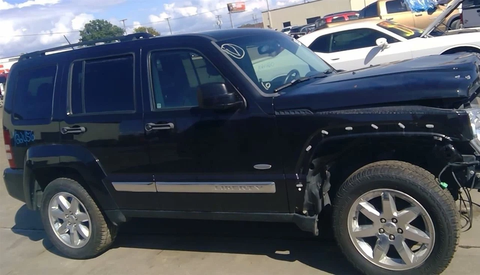 2012 Jeep Liberty Front Driver Left LH Door Trim Panel in Black Foto 4 de 4
