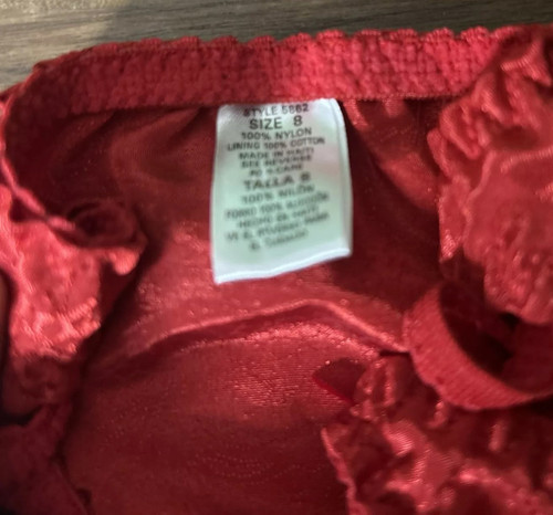Vtg Simply Basic String Thong Panties Second Skin Shiny Satin Size 8 Red Y2K - Picture 4 of 6