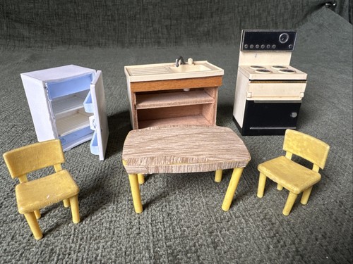 Vintage Assorted Plastic Miniature Doll House Furniture Lot O977 - Picture 5 of 9