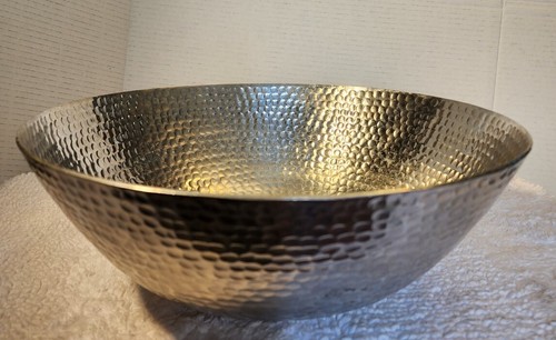 SILVERTONE HAMMERED METAL LARGE BOWL INDIA THRESHOLD 12 IN ROUND 4.5" IN TALL - Picture 5 of 9