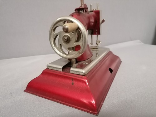 Kindernähmaschine, CASIGE, Western Germany British Zone , Blechspielzeug - Imagen 8 de 11