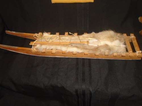 STUNNING HAND MADE BY INUIT ARTIST L. AUDLAKIAK FUR.SKIN DOG SLED 26.5" - Picture 2 of 11