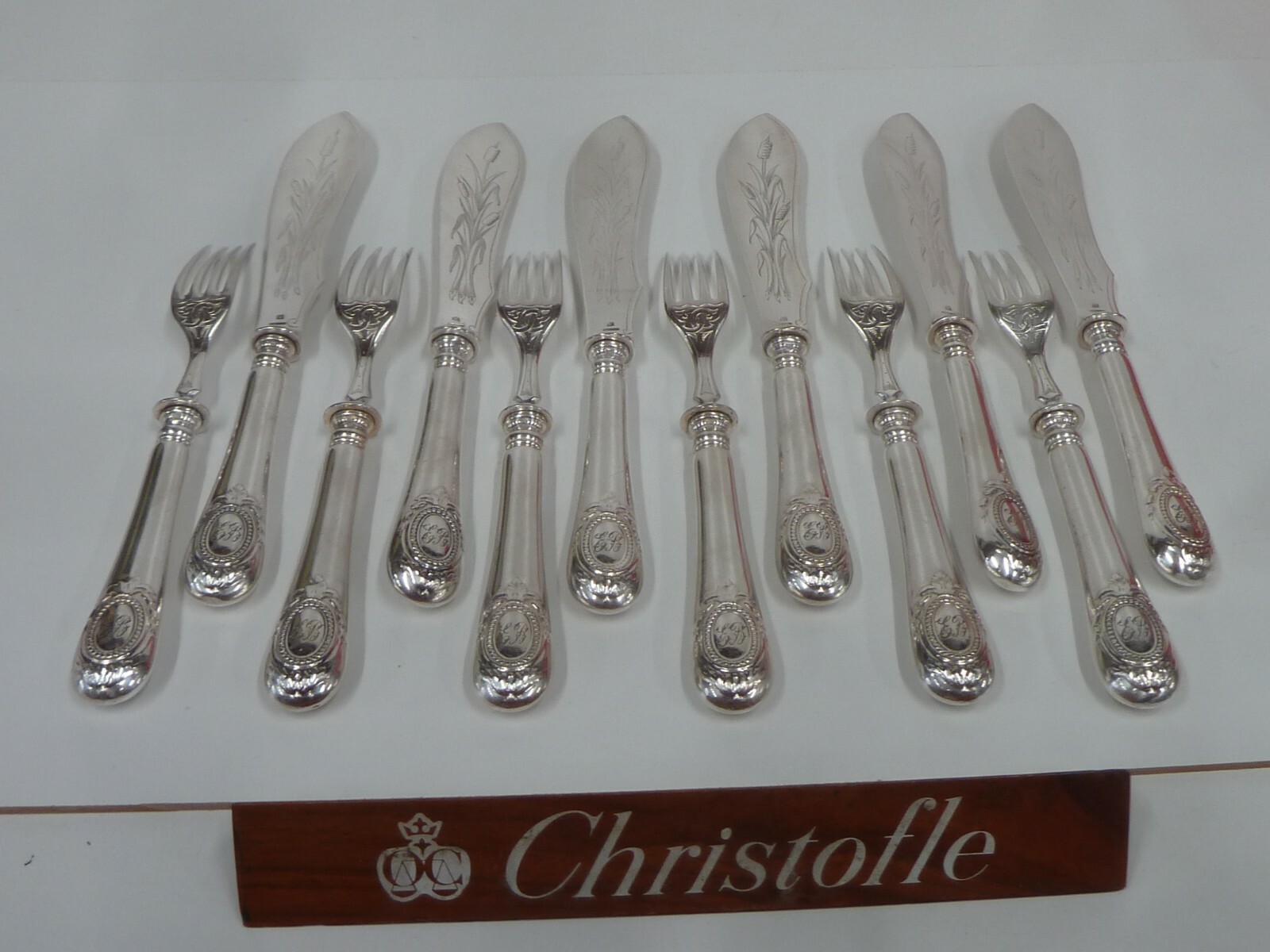 CHRISTOFLE BAGUETTE MEDAILLON 6 COUVERTS A POISSON - très bel état Verkoop, originele garantie