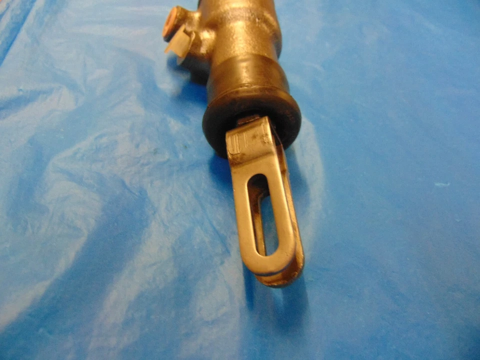 LANCHESTER  LEDA 1951-54 RECONDITINED BRAKE MASTER CYLINDER  SOLD ON EXCHANGE - Image 3 of 4