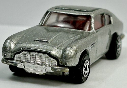 CORGI JUNIORS "James Bond 007" Aston Martin - Picture 15 of 15