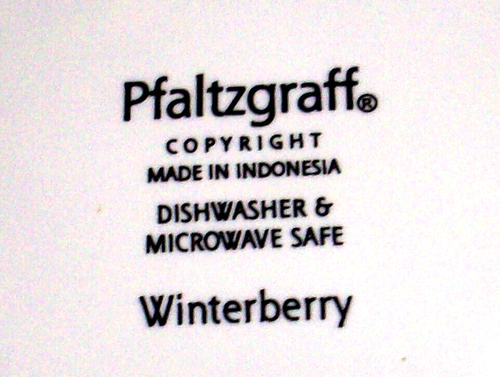 Pfaltzgraff WINTERBERRY Christmas: Friends & Family Plate of Sharing: EXC: NR - Picture 3 of 3