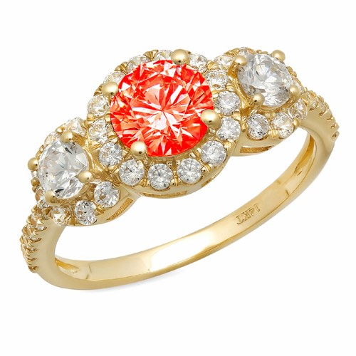 Anillo de compromiso de 3 piedras con diamantes rojos simulados de corte redondo de 1,46 quilates, oro amarillo de 14 quilates - Imagen 10 de 11