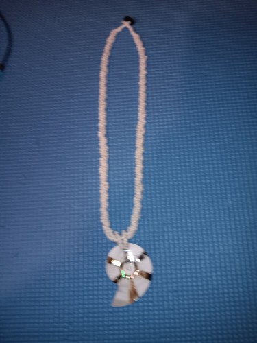 Beautiful Stone Seashell Pendant Necklace - Picture 2 of 3