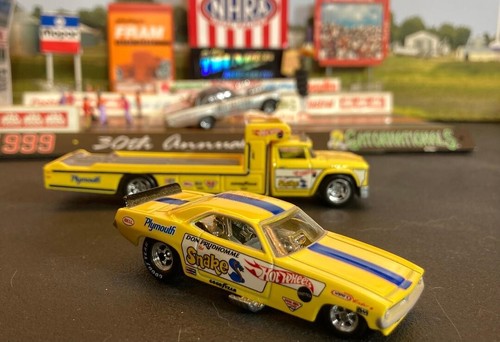 HOT WHEELS DON SNAKE PRUDHOMME 1970 BARRACUDA CAR HAULER NHRA DRAG LEGEND MOC - Picture 2 of 4