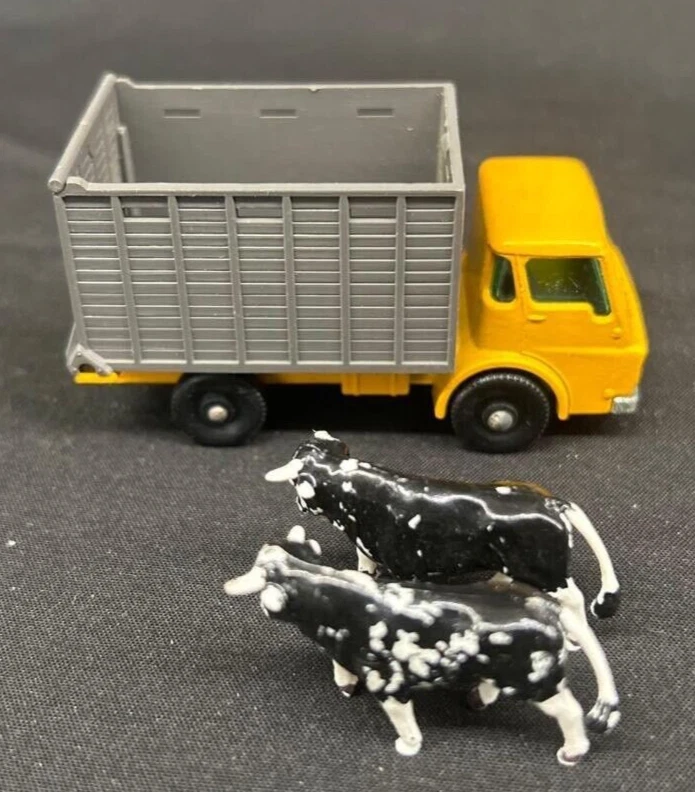 Lesney Matchbox No. 37 Dodge Cattle Truck with Cattle and Original Box! - Image 2 of 4