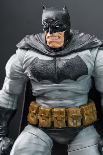 Mcfarlane Mafex Size Bruce Wayne Head Carved 1/12 Scale Painted Batman Head Mode - Picture 14 of 27