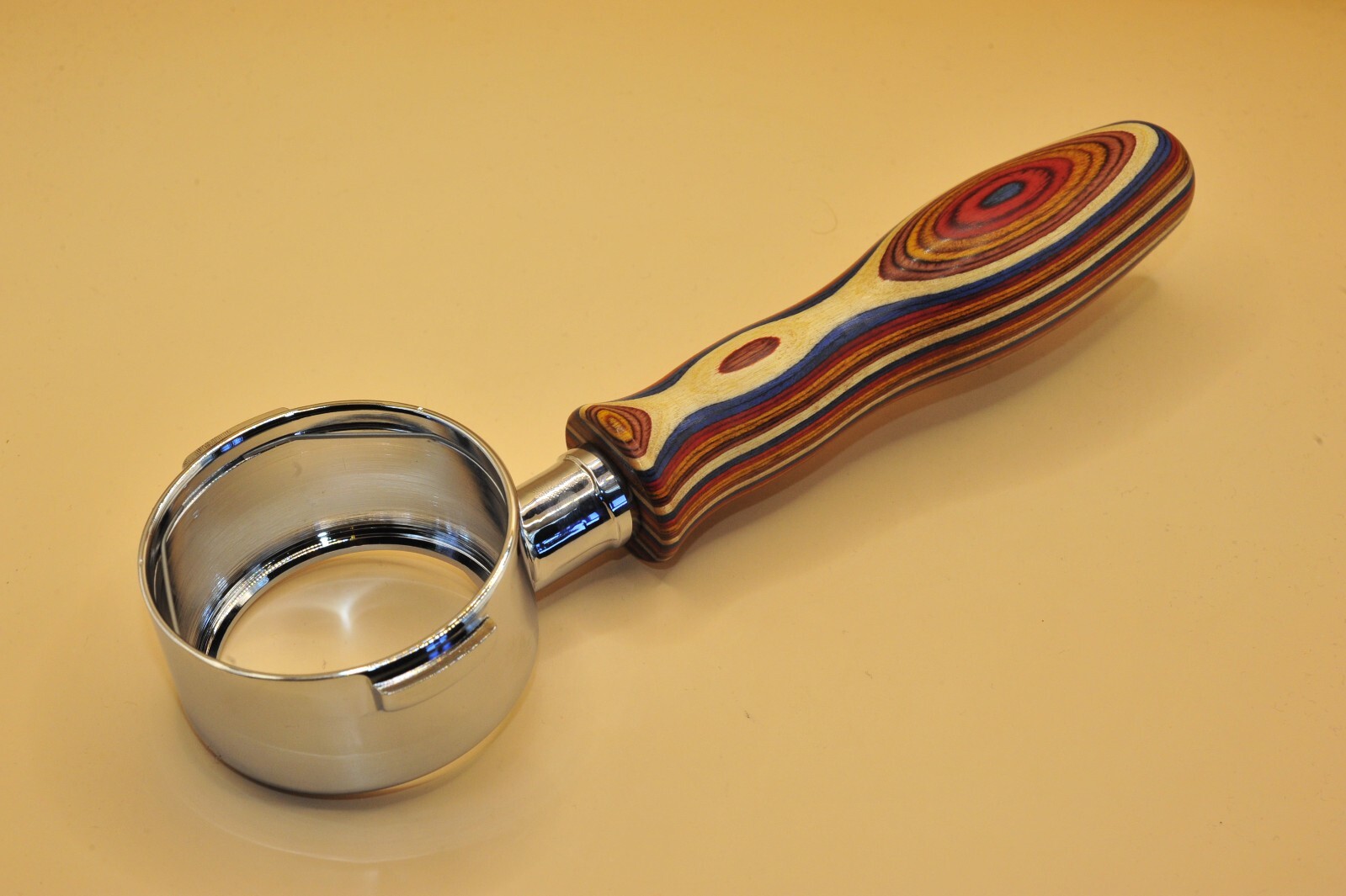 Lelit bodenloser Siebträger 57mm mit Mehrschicht Holzgriff , neu, B-Ware