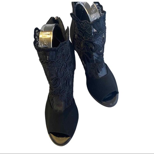 NWOT Lace Top Booties Size 4 - Picture 2 of 8