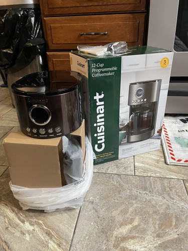 Cuisinart 12 Cup Programmable Coffeemaker DCC-1220BKS - Picture 4 of 5
