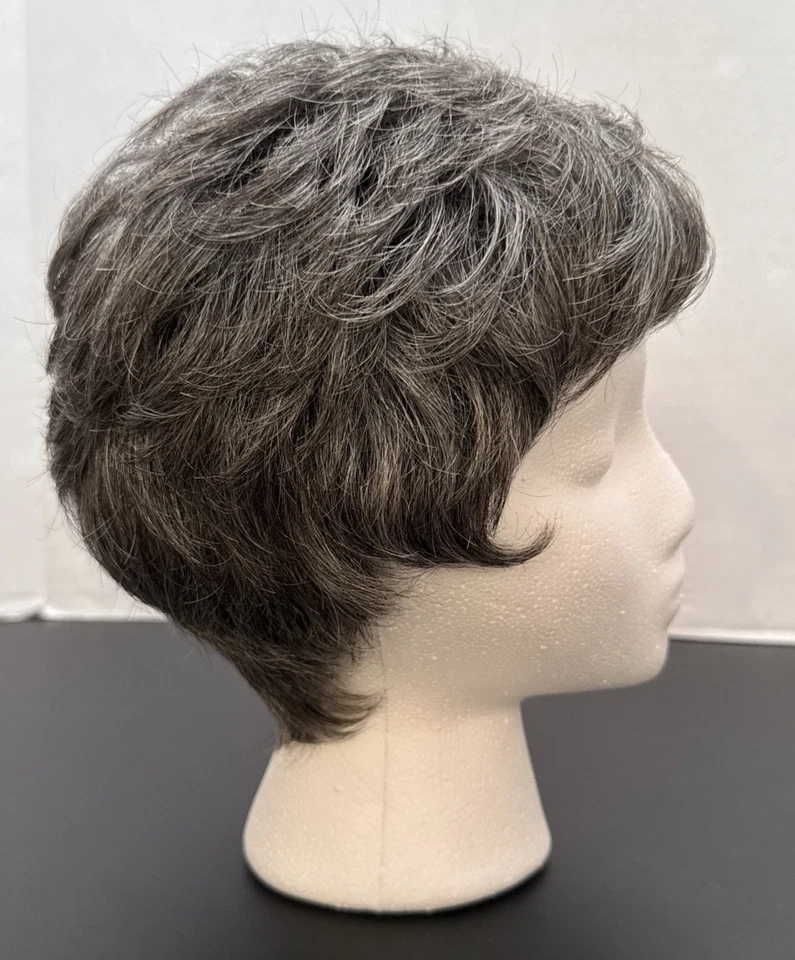 ¡Raro! Peluca Paula Young A300744P Estilo: Petite Passion, Color: 44 Foto 4 de 4