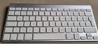 Oryginalna bezprzewodowa klawiatura APPLE Magic Keyboard 1 A1314 biała/srebrna QWERTY BRYTYJSKA