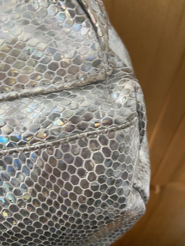 Hype Schulrucksack Rucksack Silber Schuppen Muster gebraucht - Bild 3 von 4