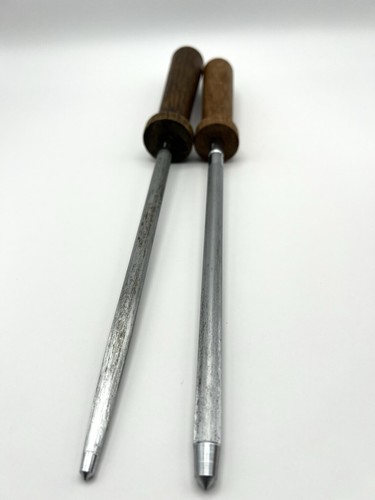 A Pair Of Vintage Knife Sharpening Rods Wooden Handles & 1 W/ Magnetic Tip - Picture 11 of 14