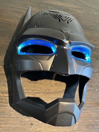 Máscara de ojos brillantes parlantes cambiantes de voz de Batman Mattel DC Comics Halloween - Imagen 2 de 8