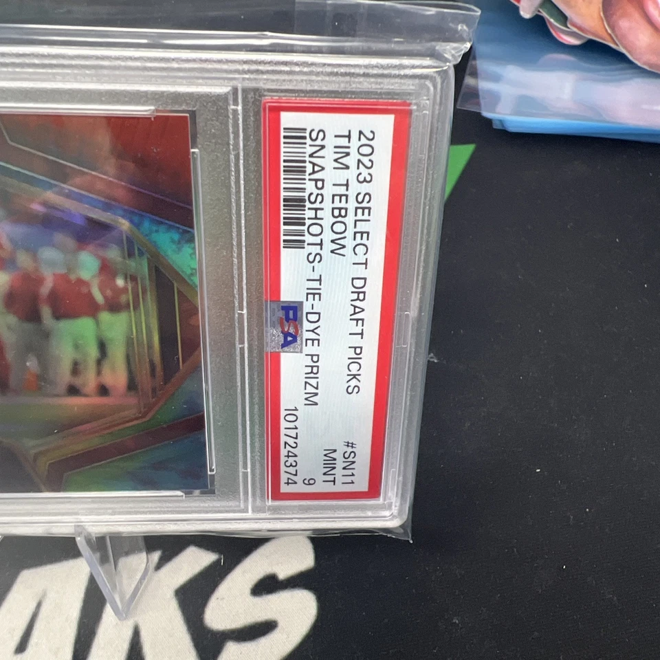 2023 SELECT DRAFT FOOTBAL - SNAPSHOT  TIM TEBOW - Tie Dye Prizm/25 - Image 2 of 4