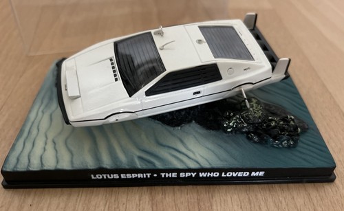 Ixo Lotus Esprit , weiß, James Bond 007, 1/43 Modell Auto, in Vitrine - Bild 2 von 12