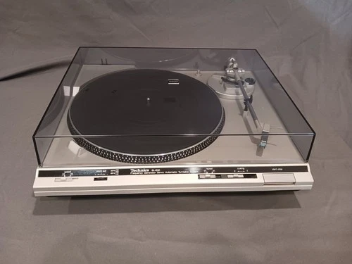 TECHNICS SL-B30 BELT DRIVE AUTOMATIC TURNTABLE