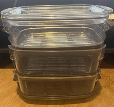 (3) Progressive Berry ProKeeper, 1.2-Quart, Strawberries PKS-910 Tupperware