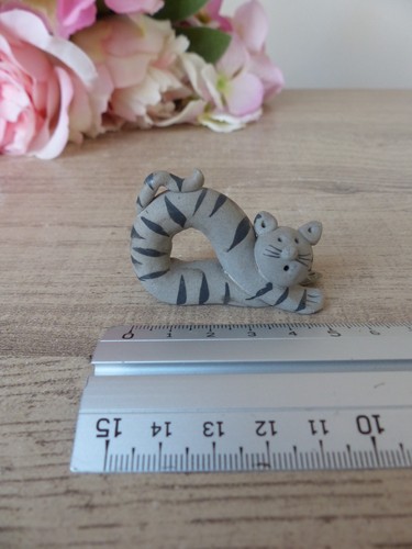 Niedliche Figur Katze Miniatur grau macht den großen Rücken, Salzteig Sammlung - Bild 8 von 9