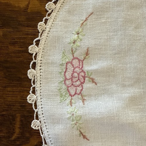 "Bufanda/centro de mesa bordado de lino de colección 14"" x 11,75"" borde de ganchillo floral" - Imagen 7 de 10