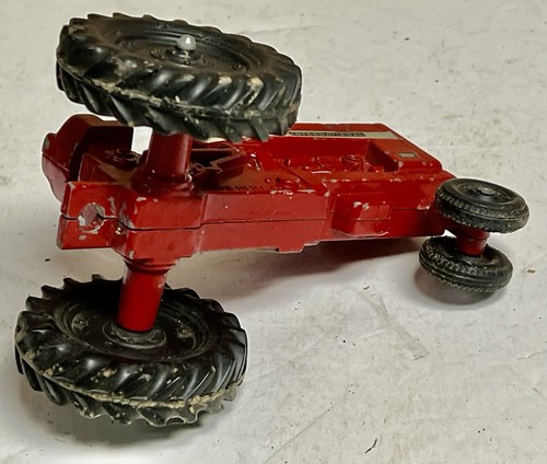 TRACTOR DE GRANJA DE JUGUETE FUNDIDO A PRESIÓN ROJO PEQUEÑO 5" INTERNATIONAL FARMALL 656 DE COLECCIÓN - Imagen 6 de 8