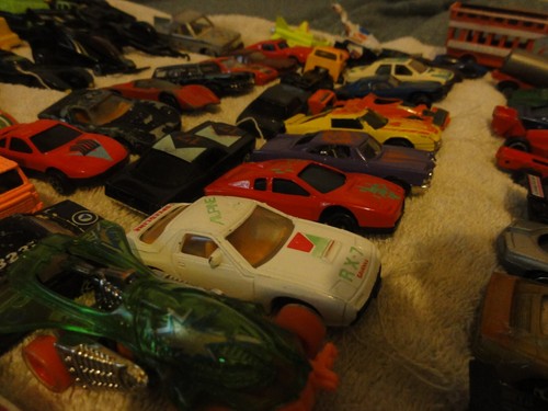 HUGE LOT of 100+ Various Die Cast Cars -Hot Wheels Disney Tonka Maisto unbranded - Picture 14 of 15