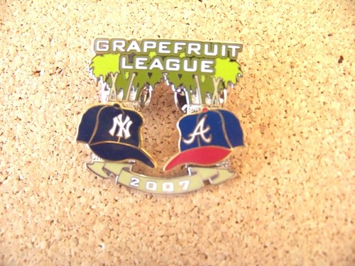 2007 NY New York Yankees Atlanta Braves Spring Training Grapefruit League pin - Picture 2 of 3
