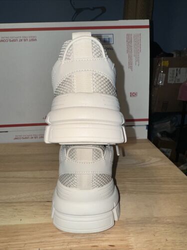 STEVE MADDEN CLYDIE SNEAKERS BEIGE SIZE 9.5 M NEW No Box - Picture 3 of 9