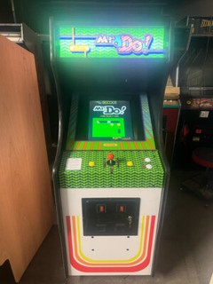 MR DO ARCADE MACHINE by UNIVERSAL 1982 (Excellent Condition) *RARE*