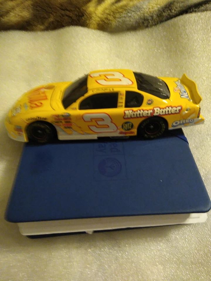 Dale Earnhardt Jr 2002 Nilla Wafers #3 Chevy Busch 1/24 NASCAR Diecast BWC - Imagem 2 de 4