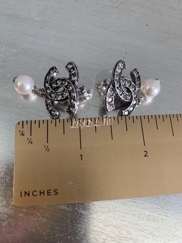 Pendientes CHANEL 21A Queen's Reign CC Gota Plata Cristal Blanco Perlado NUEVOS 2021 - Imagen 6 de 9
