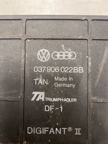Volkswagen Golf II GTI 037906022BB Ecu - Picture 2 of 3