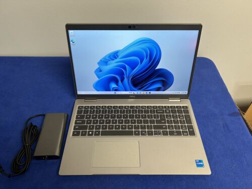 Dell Latitude 5520 15,6" 11a generazione i5 32 GB RAM 256 GB SSD Touchscreen Win 11 - Foto 3 di 3