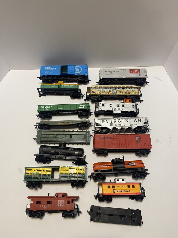 HUGE LOT of Vintage HO Model Trains eBay