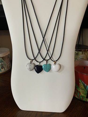 Konvolut Halsketten in Herzform - Bild 1 von 7