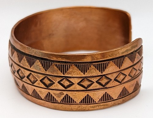 Lovely 1990s Hand Stamped Navajo Copper Bracelet by Lonnie A. Willie - Picture 6 of 8