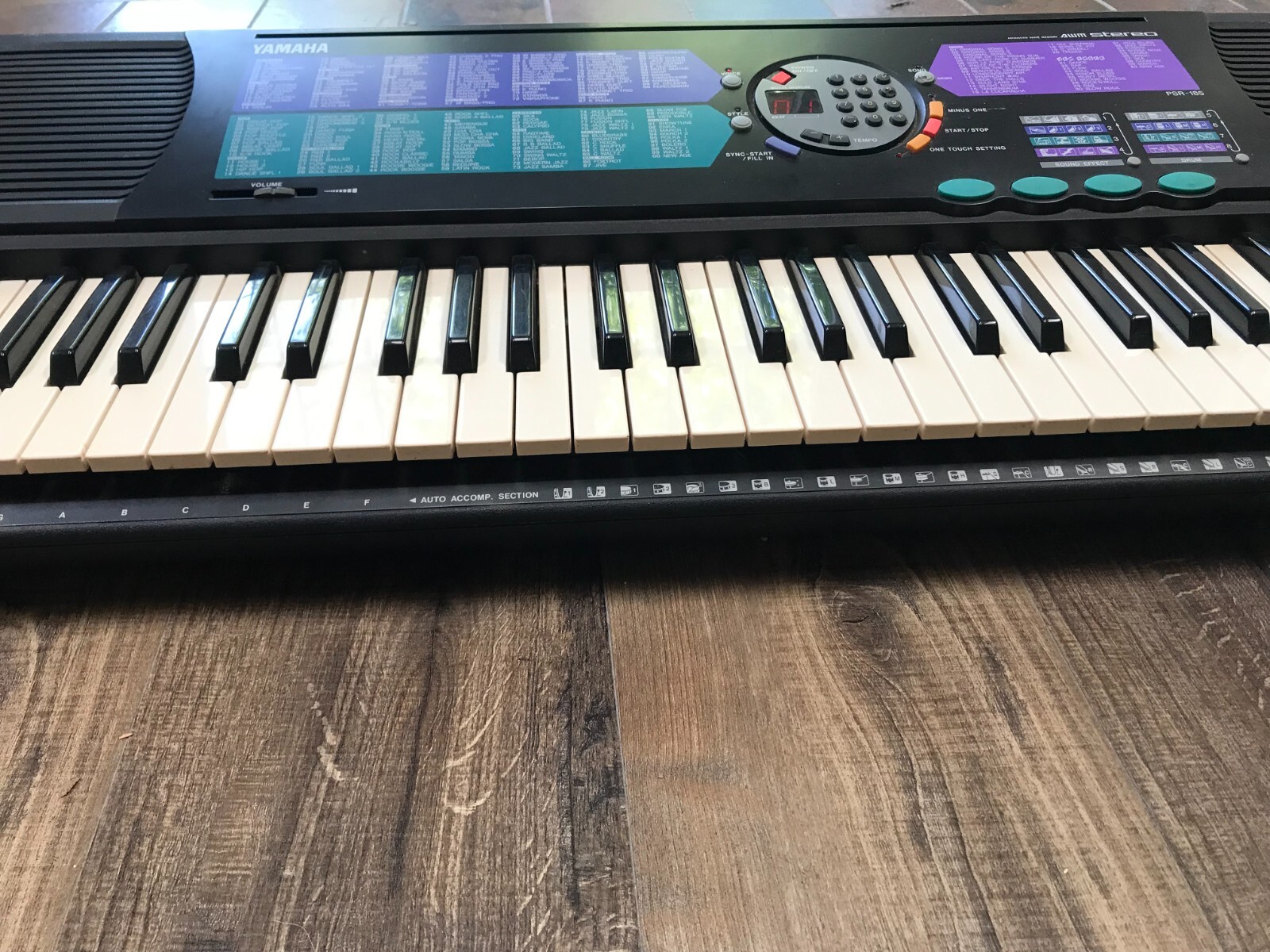 Yamaha PSR185 Advanced Wave Memory Keyboard Piano 61 Keys TESTED