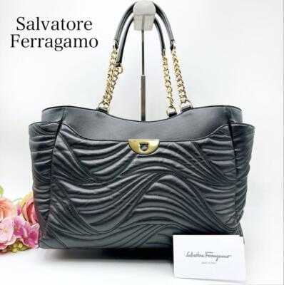 バッグ Rare Vintage Ferragamo quilted chain bag Salvatore Ferragamo Ganchini Black Quilted Chain Bag Rare