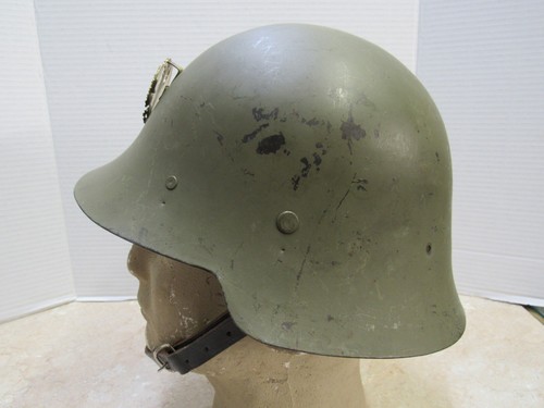 Spanish M26 Combat Helmet w/ Insignia Missing 2 Rivets Original - Picture 6 of 22